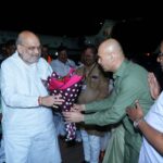 ಕೇಂದ್ರ ಗೃಹ ಸಚಿವ ಅಮಿತ್ ಶಾ ಅವರನ್ನು ಸ್ವಾಗತಿಸಿದ ಕೆಎಲ್‌ಇ ಸೊಸೈಟಿ ಚೇರಮನ್ ಅಮಿತ್ ಕೋರೆ