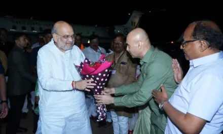 ಕೇಂದ್ರ ಗೃಹ ಸಚಿವ ಅಮಿತ್ ಶಾ ಅವರನ್ನು ಸ್ವಾಗತಿಸಿದ ಕೆಎಲ್‌ಇ ಸೊಸೈಟಿ ಚೇರಮನ್ ಅಮಿತ್ ಕೋರೆ