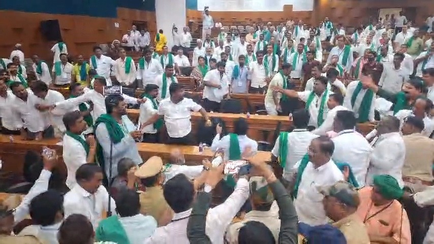 ಸುವರ್ಣಸೌಧದಲ್ಲಿ ರಣರಂಗ : ರೈತ ಮುಖಂಡರ ನಡುವೆ ಹೊಡೆದಾಟ